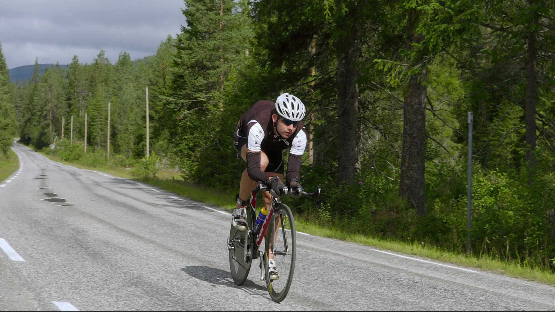 鸭脖-排球赛场焦点！荷兰队对阵日本队，体能极限考验，赛场硬仗一触即发