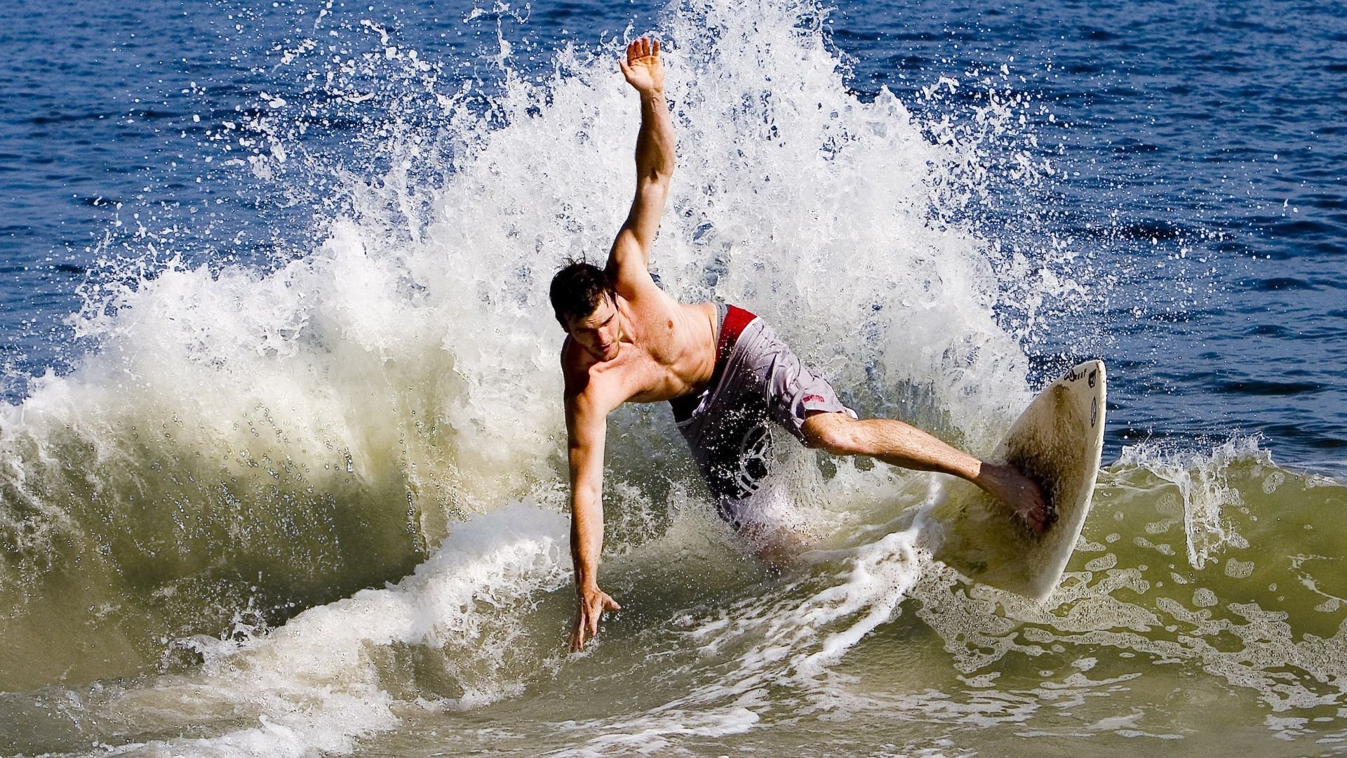 鸭脖-田径赛场焦点！比利时队对阵日本队，历史性突破，球队首次挺进决赛